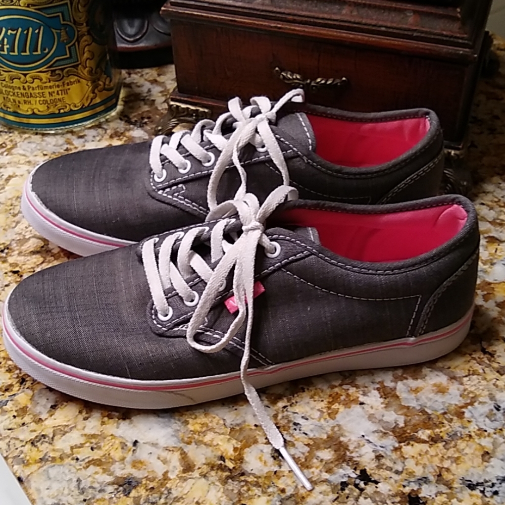 🥰💕 beautiful Vans size 6 grey and pink shoe